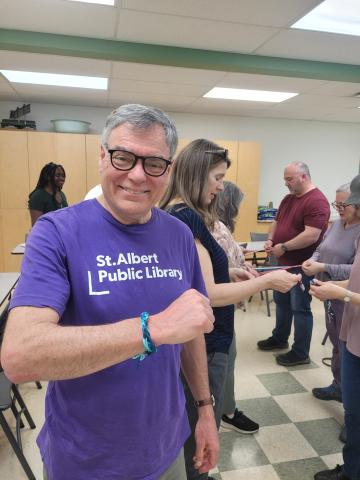 SAPL Staff learning Metis Finger Weaving
